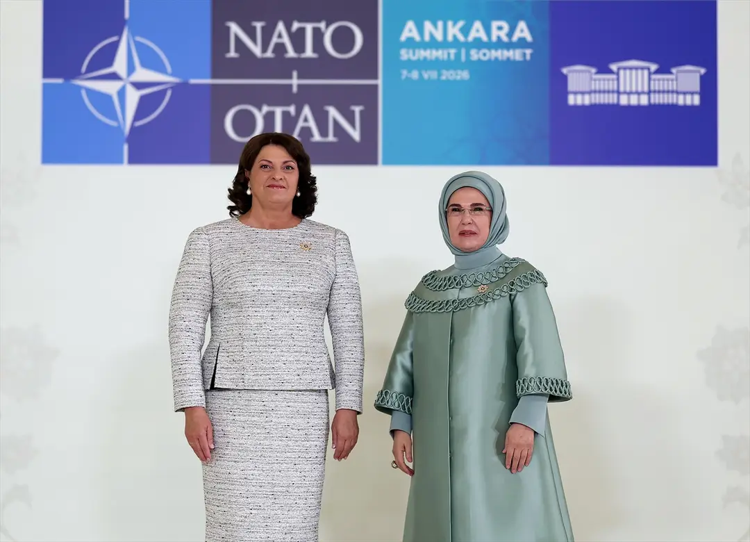 NATO ANKARA ZİRVESİ - Emine Erdoğan, NATO marjında lider eşleriyle Çankaya Köşkü'nde bir araya geldi: