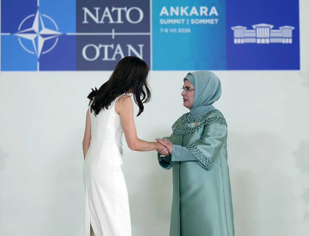 NATO ANKARA ZİRVESİ - Emine Erdoğan, NATO marjında lider eşleriyle Çankaya Köşkü'nde bir araya geldi:
