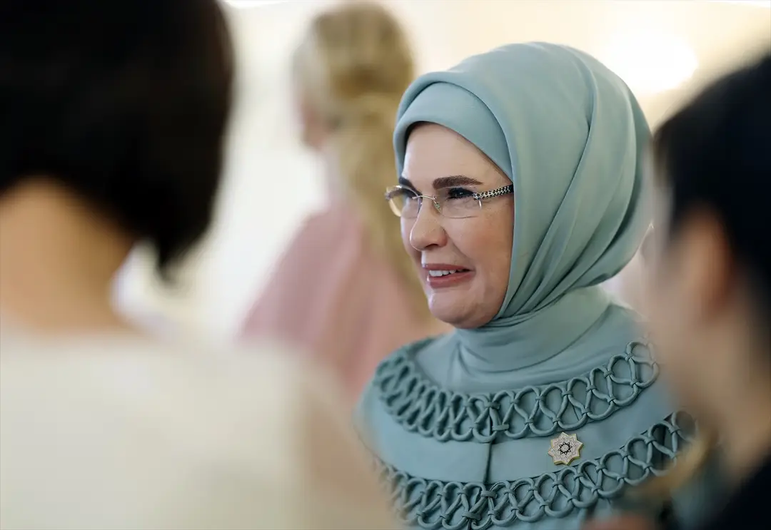 NATO ANKARA ZİRVESİ - Emine Erdoğan, NATO marjında lider eşleriyle Çankaya Köşkü'nde bir araya geldi: