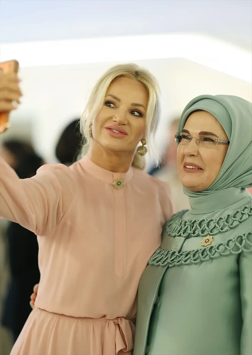 NATO ANKARA ZİRVESİ - Emine Erdoğan, NATO marjında lider eşleriyle Çankaya Köşkü'nde bir araya geldi: