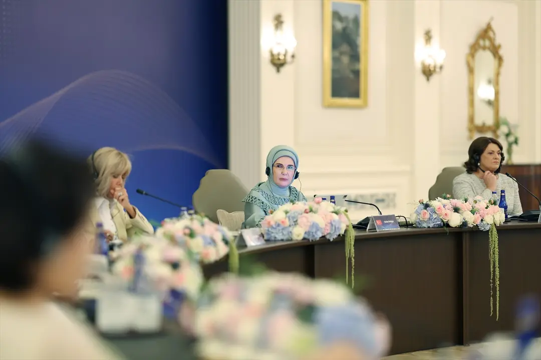 NATO ANKARA ZİRVESİ - Emine Erdoğan, NATO marjında lider eşleriyle Çankaya Köşkü'nde bir araya geldi: