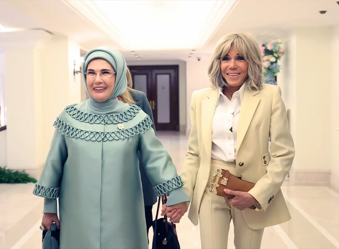NATO ANKARA ZİRVESİ - Emine Erdoğan, NATO marjında lider eşleriyle Çankaya Köşkü'nde bir araya geldi:
