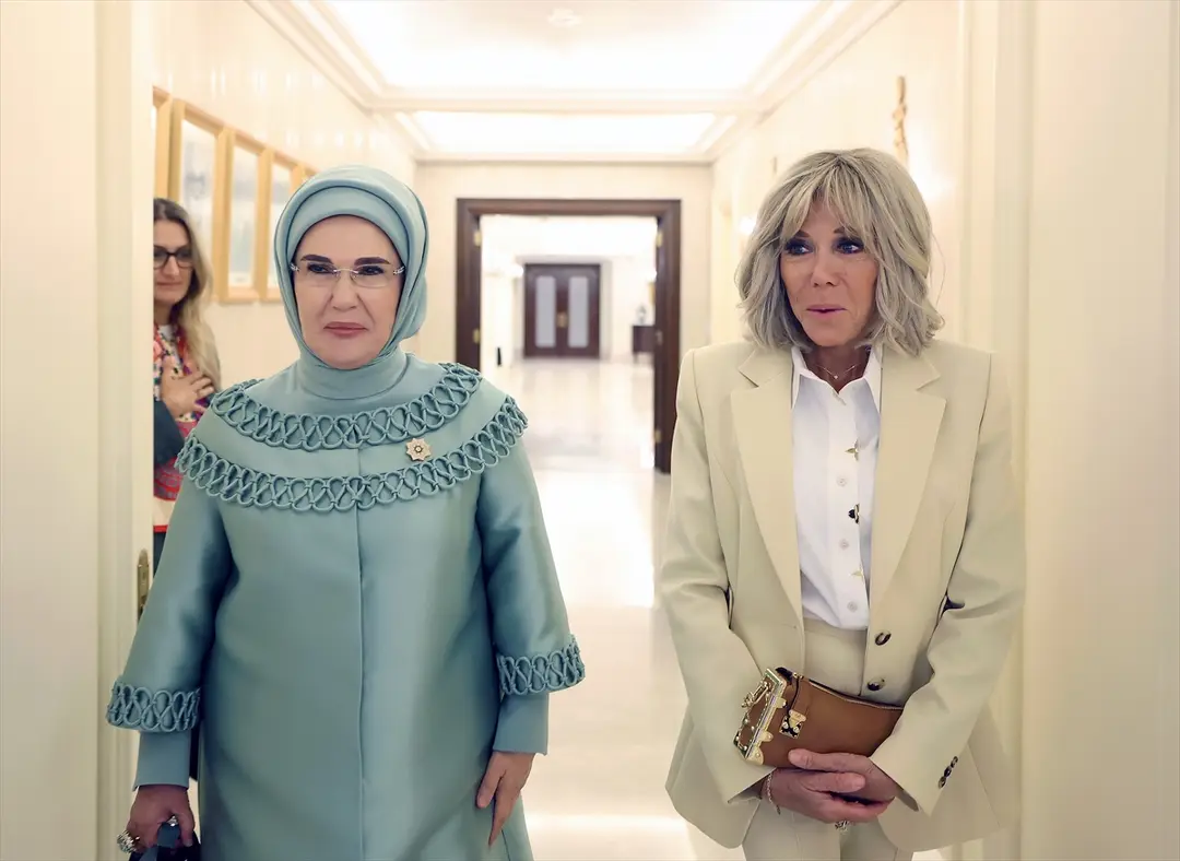 NATO ANKARA ZİRVESİ - Emine Erdoğan, NATO marjında lider eşleriyle Çankaya Köşkü'nde bir araya geldi: