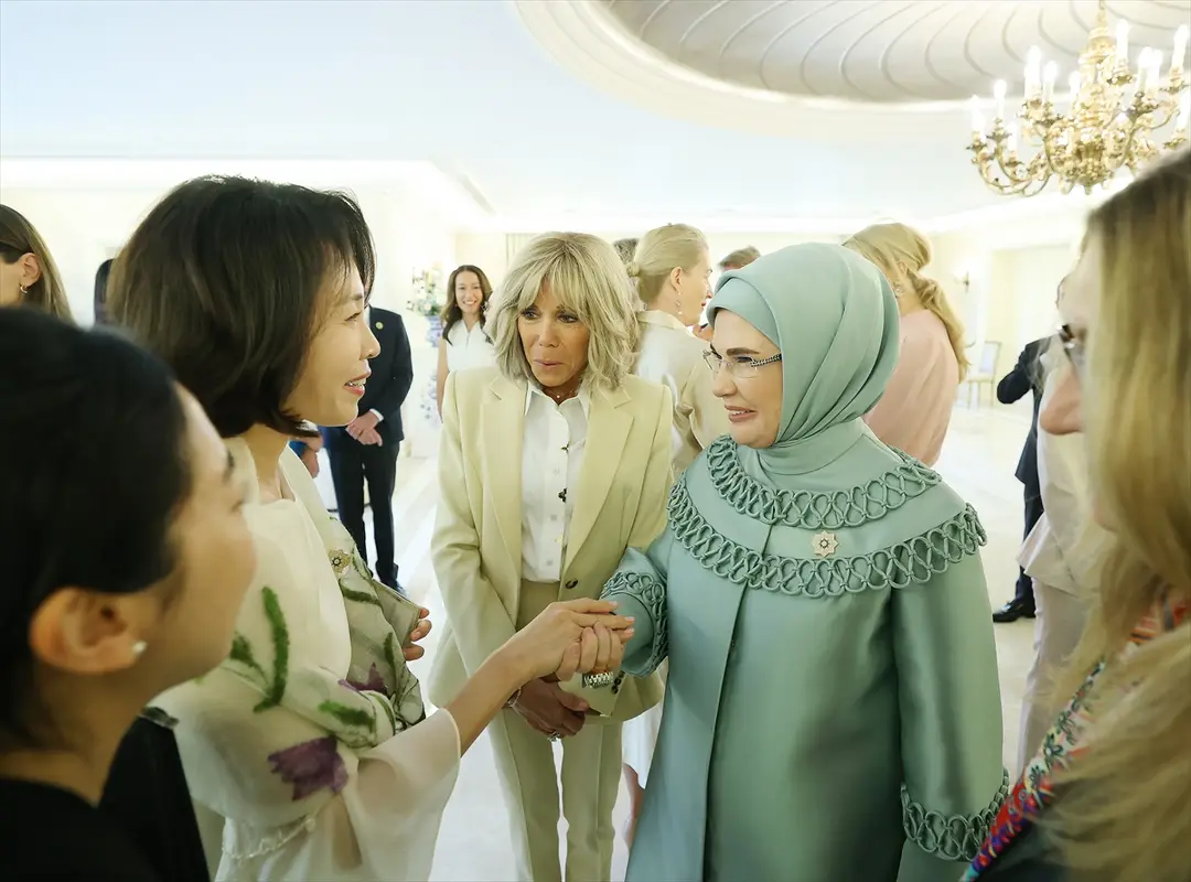 NATO ANKARA ZİRVESİ - Emine Erdoğan, NATO marjında lider eşleriyle Çankaya Köşkü'nde bir araya geldi: