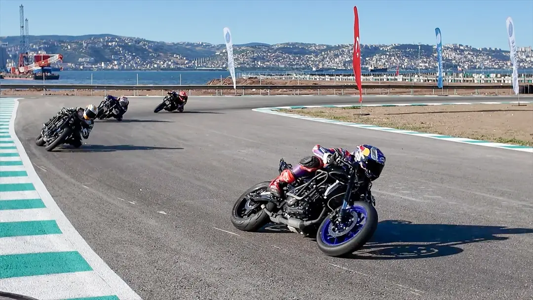 Milli motosikletçiler Kocaeli'deki yeni pisti denedi
