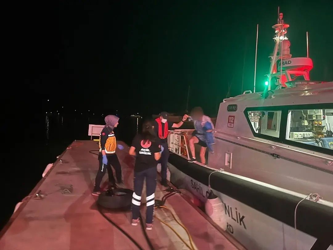 Marmaris açıklarında tahliye: Teknedeki kişi hastaneye kaldırıldı