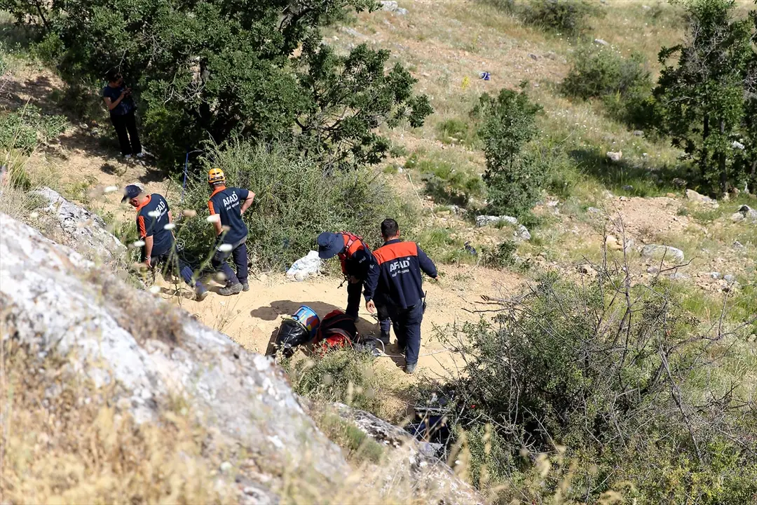 Çorum'da mağara kurtarma çalışmalarına ara verildi