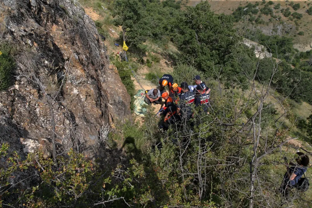 Çorum'da mağara kurtarma çalışmalarına ara verildi