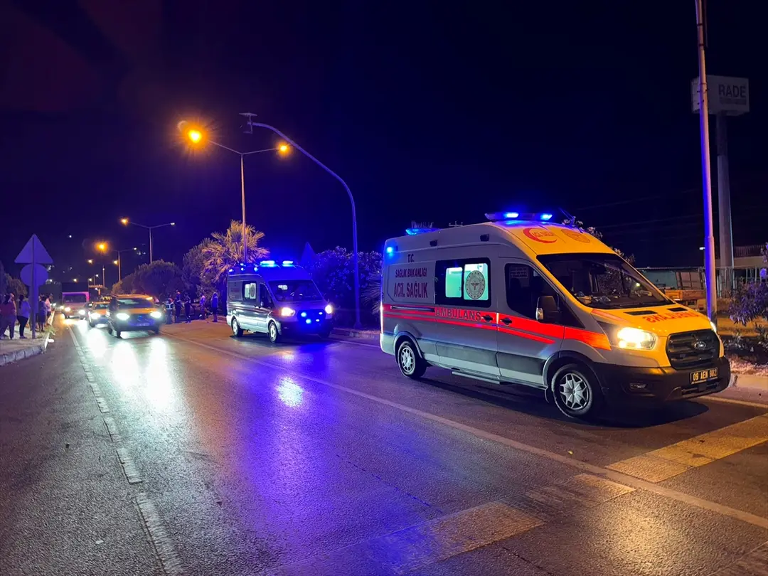 Aydın'da ağaca çarpan otomobilde 6 yaralı