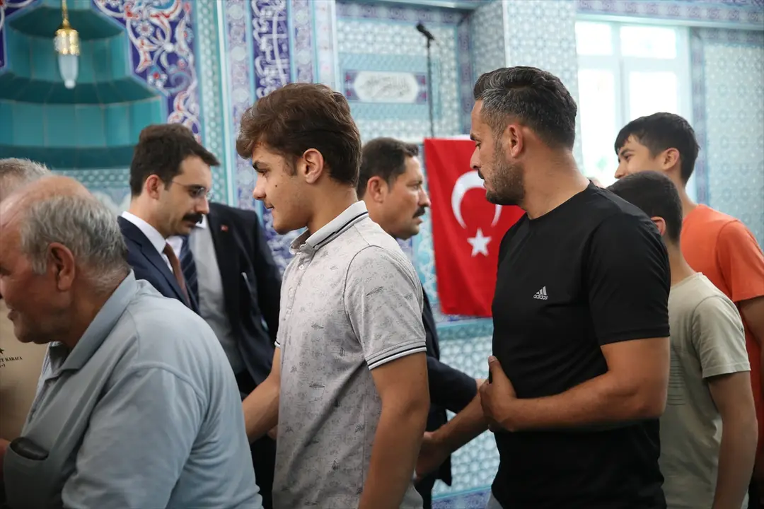 Hatay'da depremde yıkılan cami yeniden ibadete açıldı
