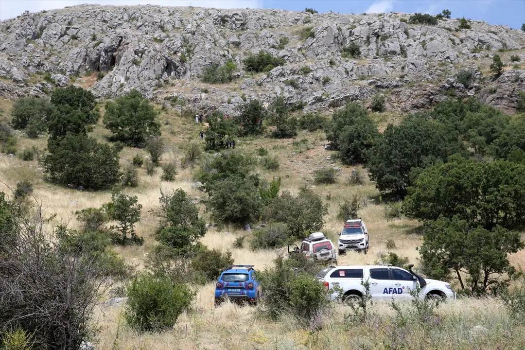 Çorum'da mağarada mahsur kalan kişi için kurtarma çalışmaları yeniden başladı