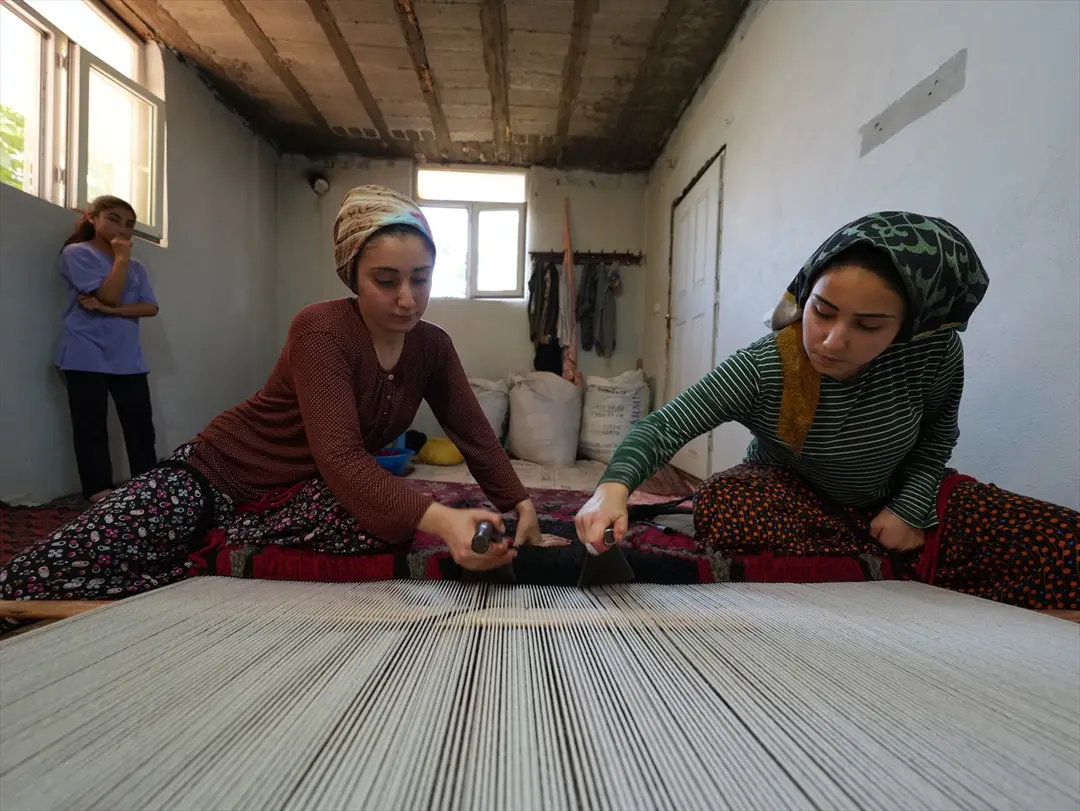 Çamdere köyü halıları ekonomiye can veriyor