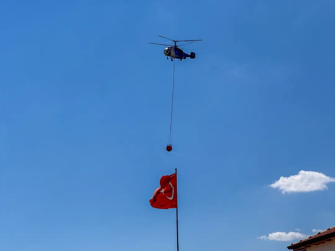 Uşak'ta makilik alana sıçrayan yangın kontrol altına alındı