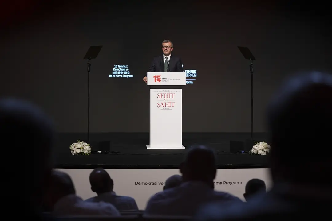 Duran: 15 Temmuz, darbeler silsilesini mezara gömdü