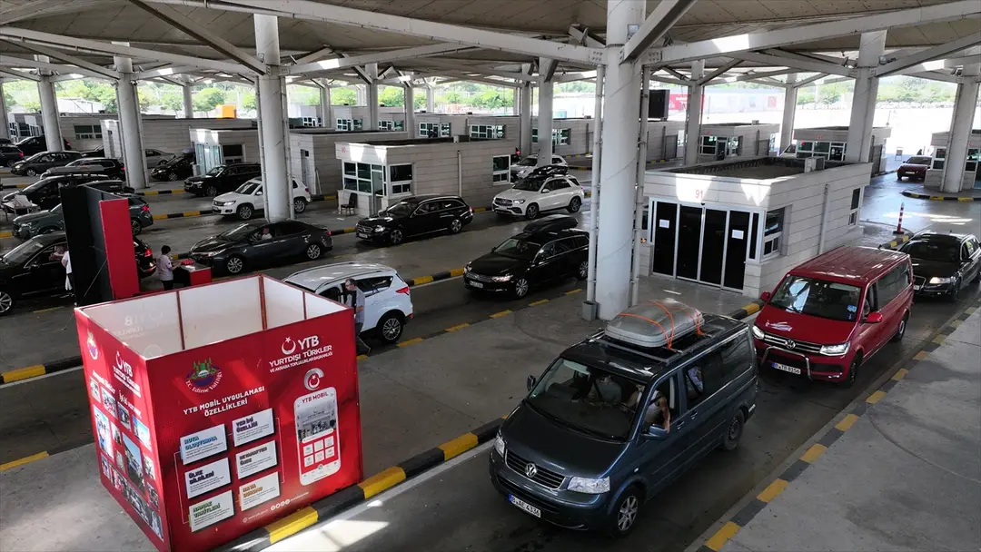 Gurbetçiler Kapıkule'de yoğunluk oluşturdu