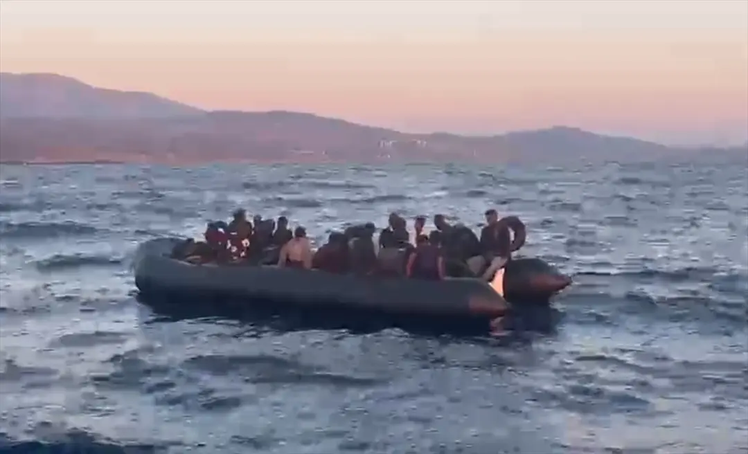 İzmir açıklarında 93 düzensiz göçmen yakalandı