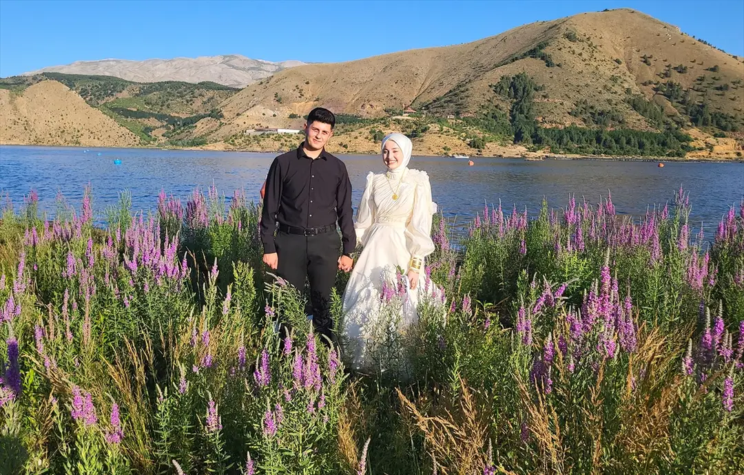 Çat Barajı'nda ilk nikah yüzen adalarda kıyıldı