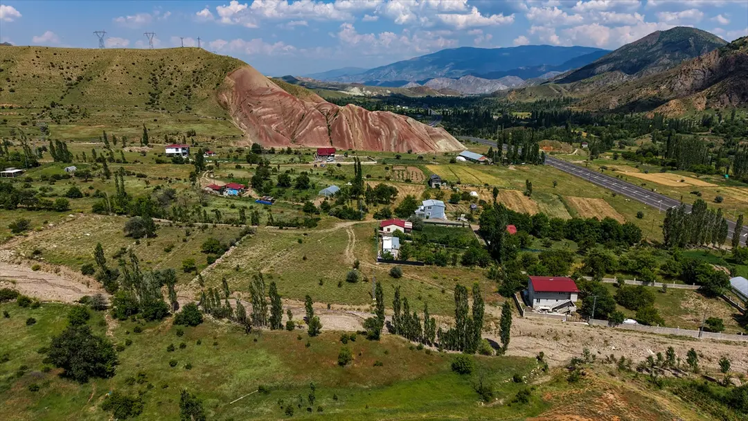 Gökkuşağı Tepeleri'nde yaz güzelliği