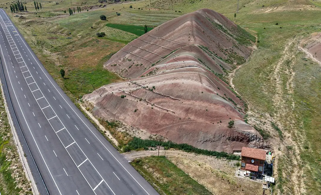 Gökkuşağı Tepeleri'nde yaz güzelliği