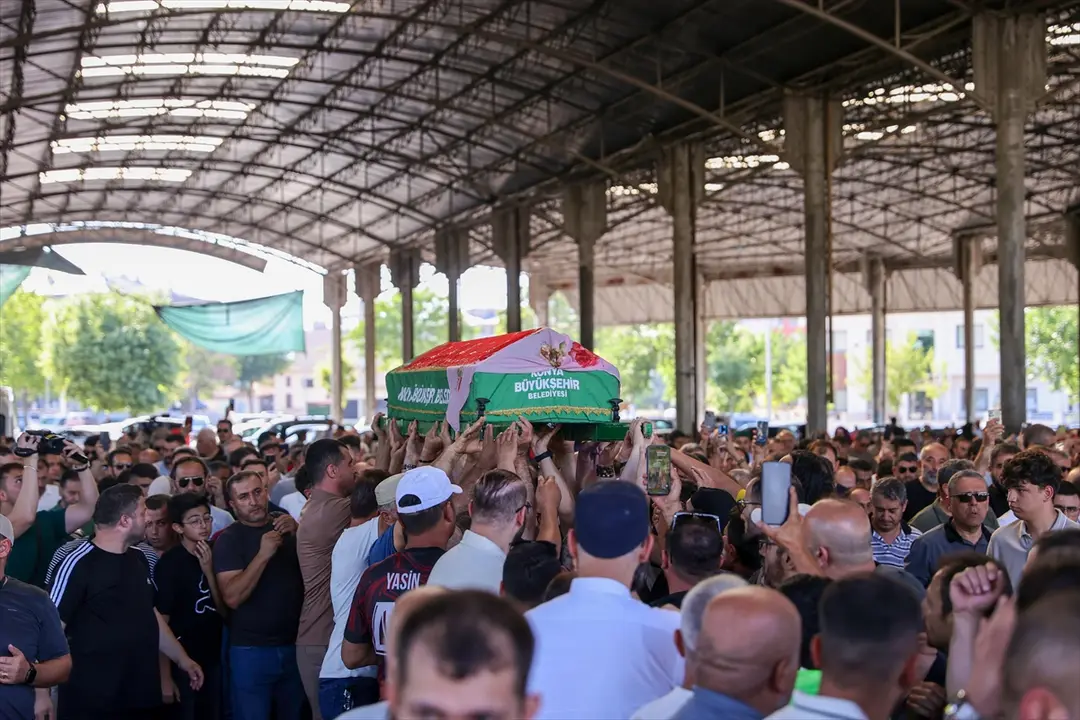 Sultan Özcan: Kırmızılı Kadın son yolculuğuna uğurlandı