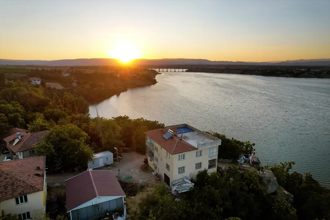 Tohma Köprüsü gün batımında dronla görüntülendi