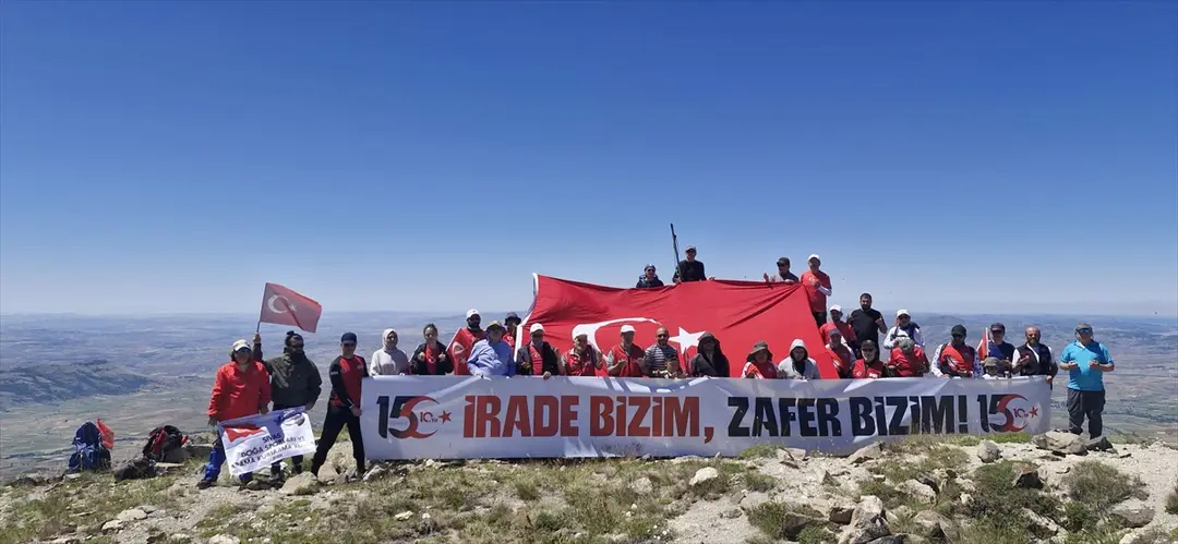 Sivas'ta Yıldız Dağı'na 15 Temmuz şehitleri anısına tırmanış