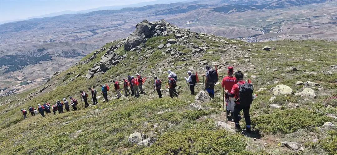 Sivas'ta Yıldız Dağı'na 15 Temmuz şehitleri anısına tırmanış