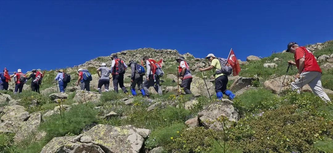 Sivas'ta Yıldız Dağı'na 15 Temmuz şehitleri anısına tırmanış