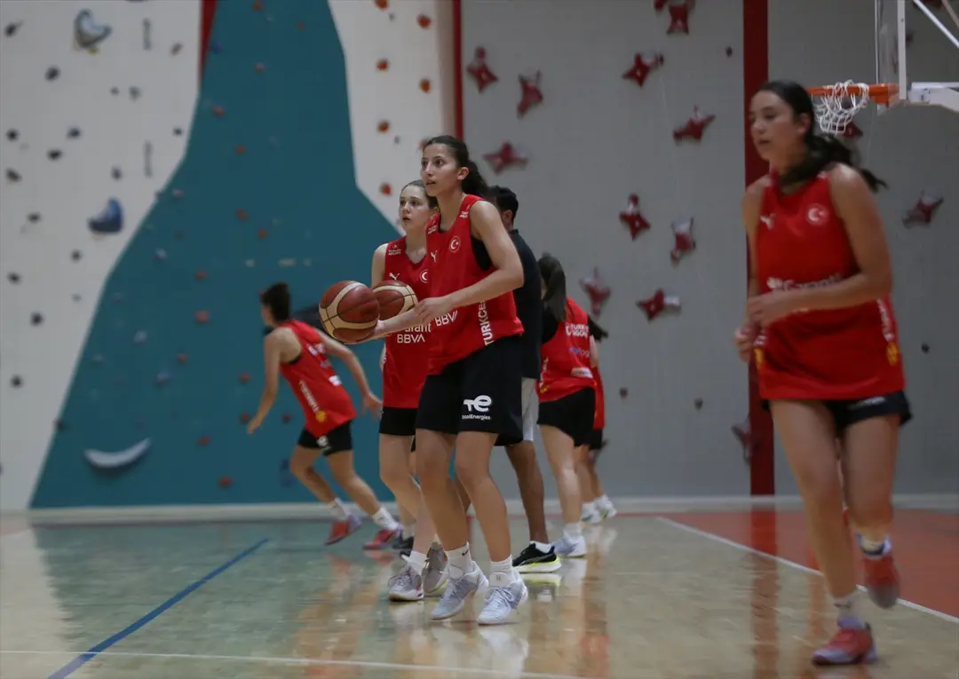 16 Yaş Altı Kızlar Milli Takım: Avrupa Şampiyonası kampı başladı