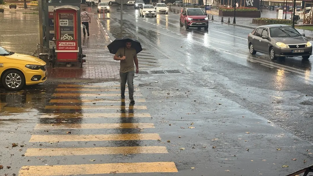 Tekirdağ'da sağanak hayatı olumsuz etkiledi