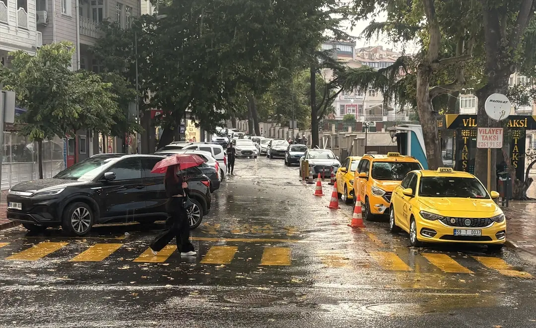 Tekirdağ'da sağanak hayatı olumsuz etkiledi