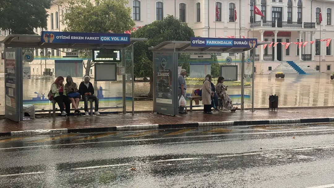 Tekirdağ'da sağanak hayatı olumsuz etkiledi