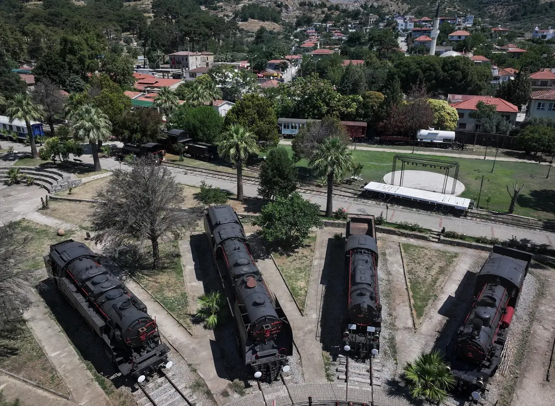 Yenilenen lokomotif müzesi demir yolu tarihini yeniden raylara taşıdı