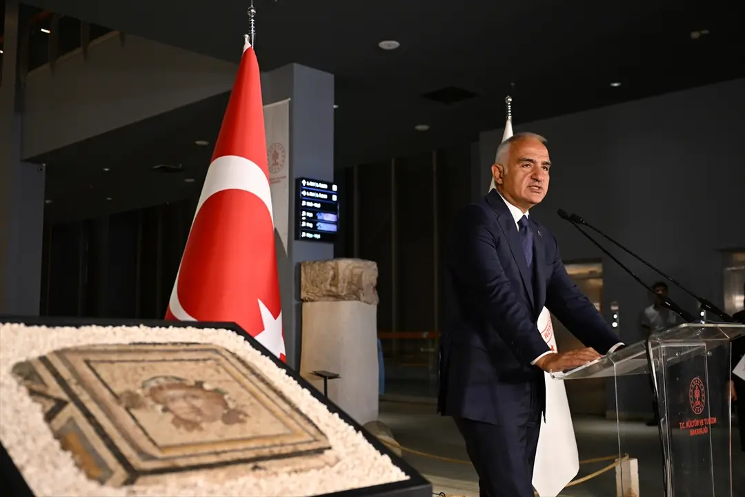 Çingene Kızı Mozaiği'nin 13. paneli Türkiye'ye getirildi