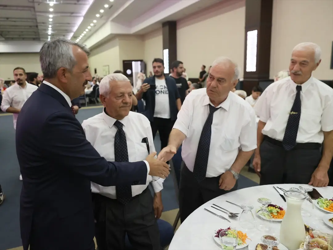 Vali Sezer: Milletimiz imanıyla direndi