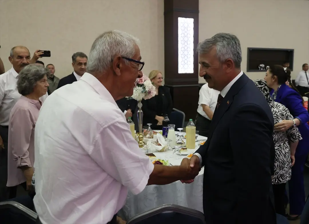 Vali Sezer: Milletimiz imanıyla direndi