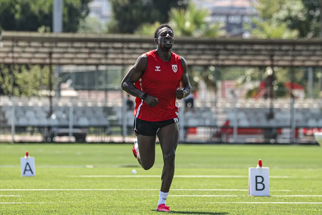 Samsunsporlu futbolcular koşu testinden geçti