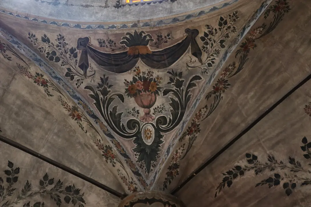Bayraklı Camii: Osmanlı mirası barok süslemelerle korunuyor