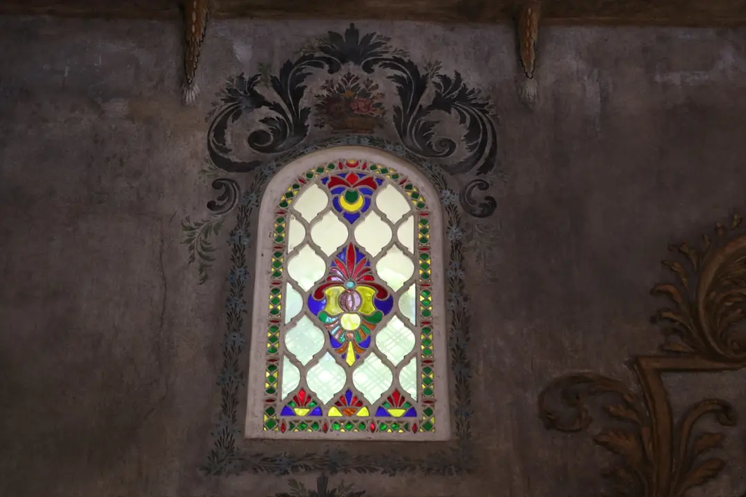 Bayraklı Camii: Osmanlı mirası barok süslemelerle korunuyor