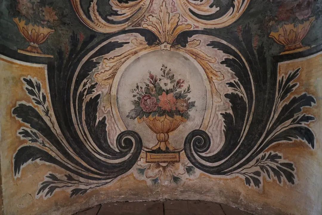 Bayraklı Camii: Osmanlı mirası barok süslemelerle korunuyor