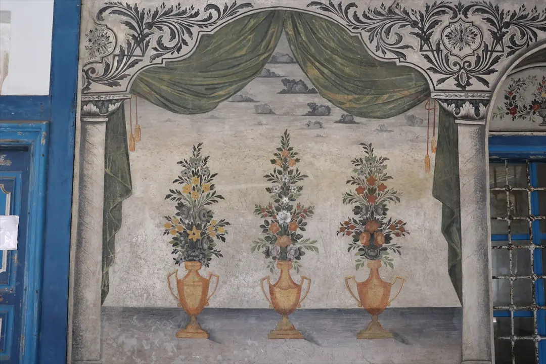 Bayraklı Camii: Osmanlı mirası barok süslemelerle korunuyor