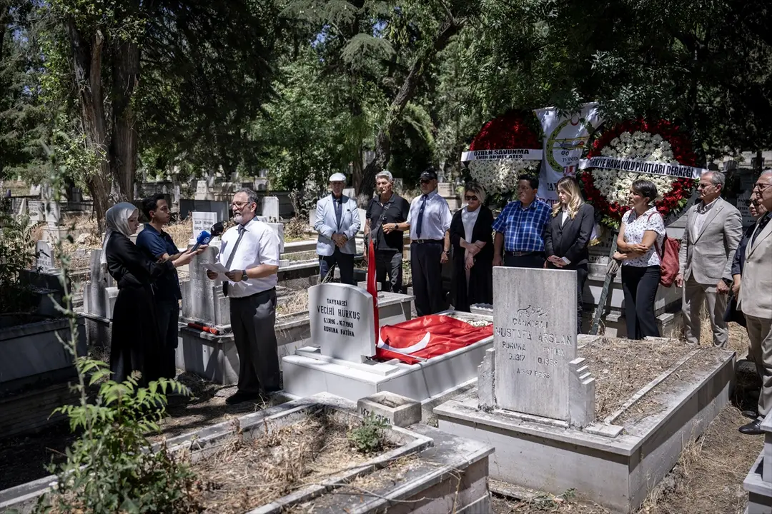 Vecihi Hürkuş: Havacılık öncüsü kabri başında anıldı