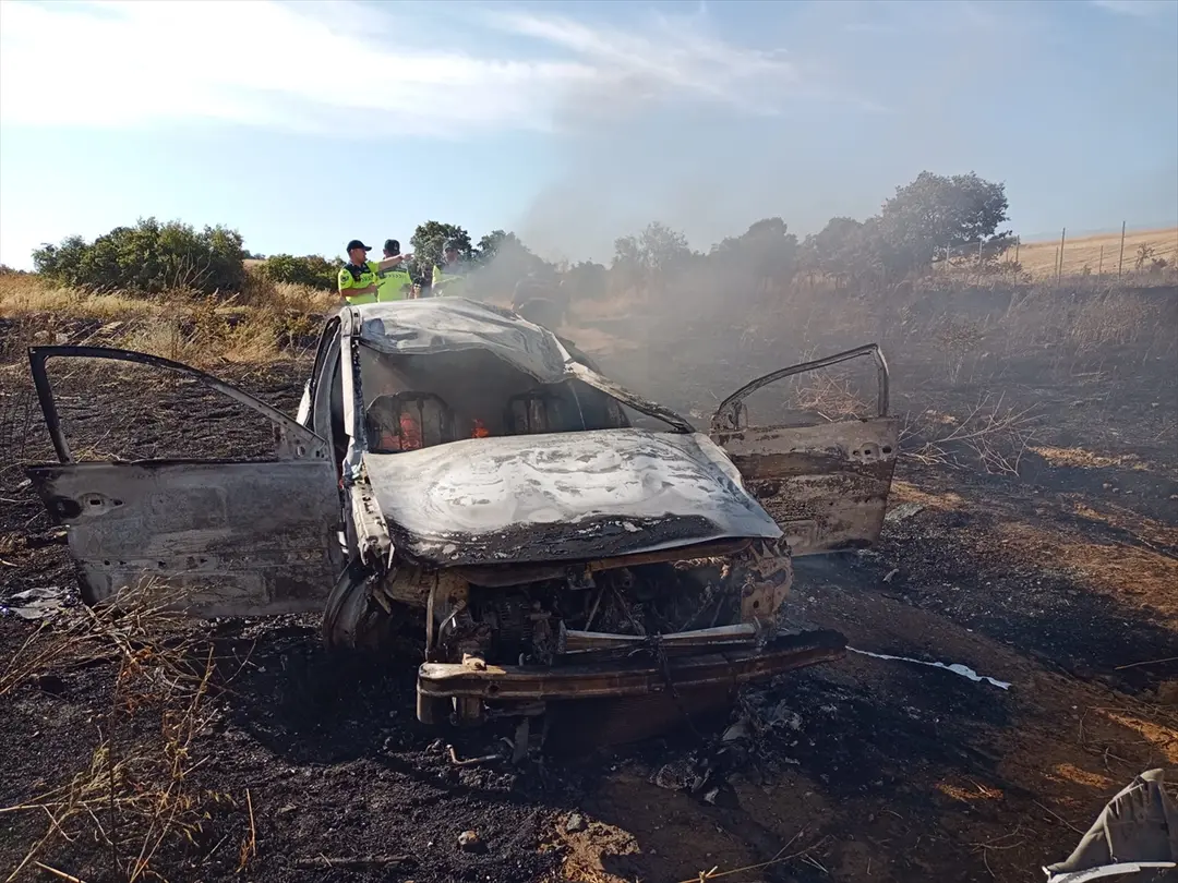 Balıkesir'de otomobil alev aldı: 4 yaralı