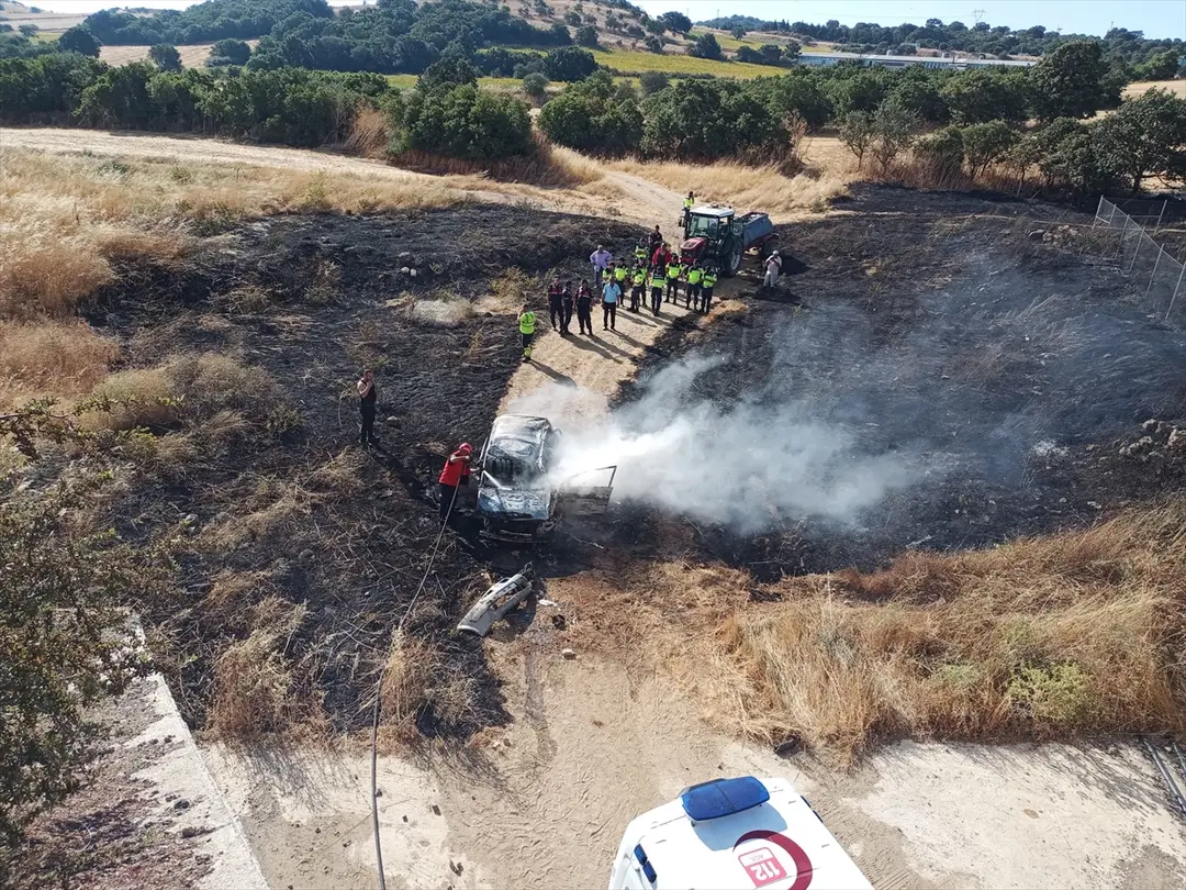Balıkesir'de otomobil alev aldı: 4 yaralı