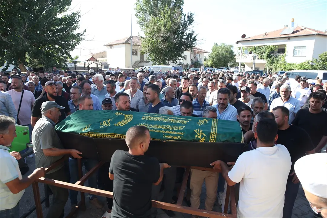 Anne ve iki oğlu trafik kazasında hayatını kaybetti