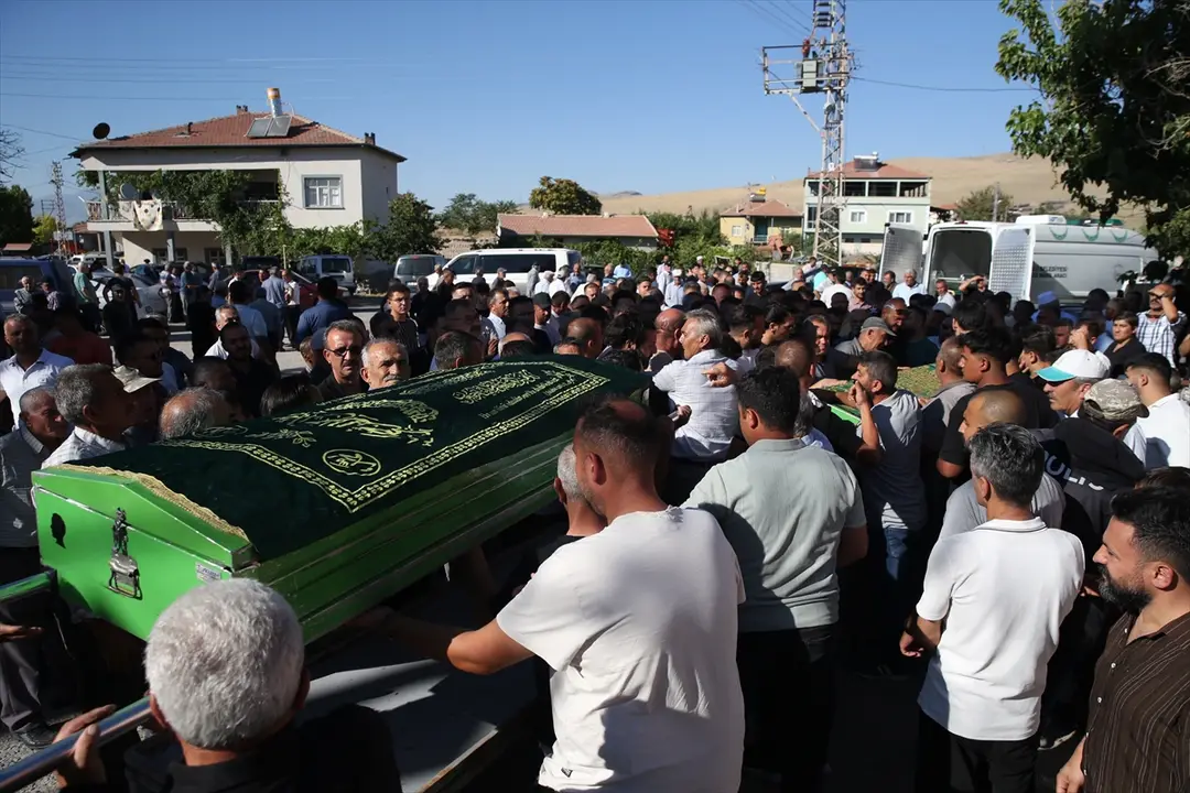 Anne ve iki oğlu trafik kazasında hayatını kaybetti