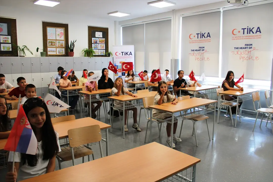 TİKA, Sırbistan'daki ilkokulun sınıflarını yeniledi
