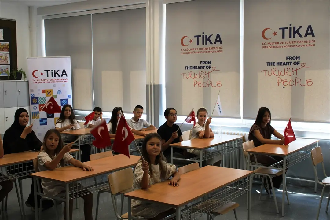 TİKA, Sırbistan'daki ilkokulun sınıflarını yeniledi