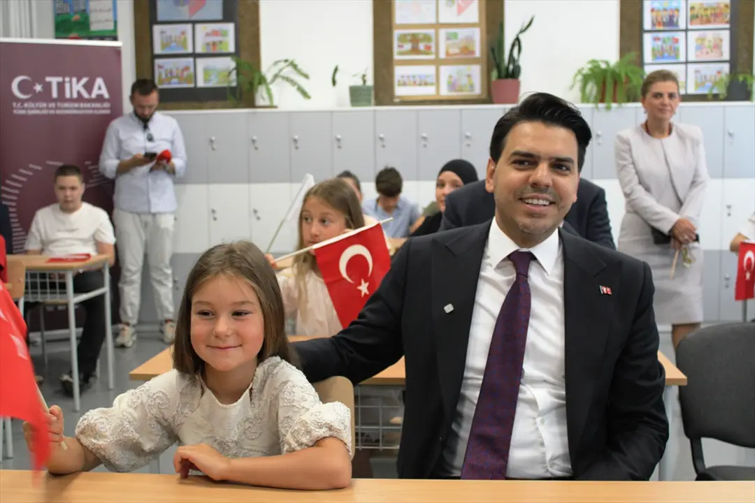 TİKA, Sırbistan'daki ilkokulun sınıflarını yeniledi