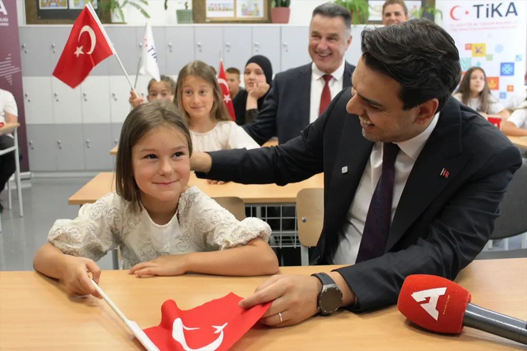 TİKA, Sırbistan'daki ilkokulun sınıflarını yeniledi